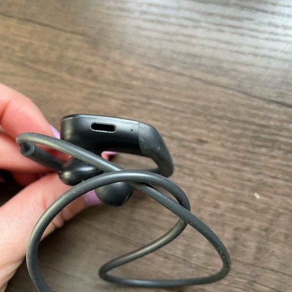 Black Powerbeats Pro Wireless Earbud Headphones - Picture 4 of 7